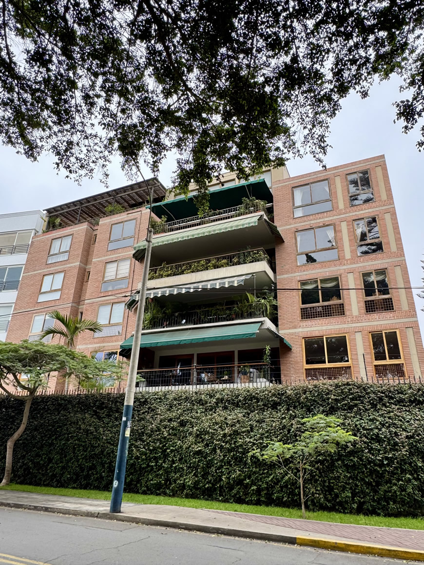 Flat en venta con vista a la Huaca Pucllana – San Isidro - AGB Inmobiliaria
