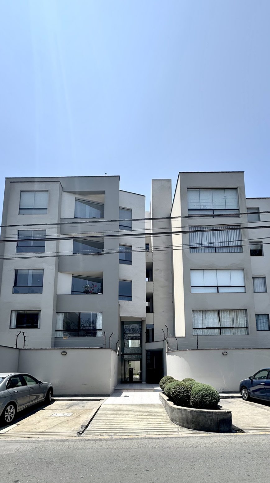 Alquiler Departamento Urb. El Derby – Santiago de Surco - AGB Inmobiliaria