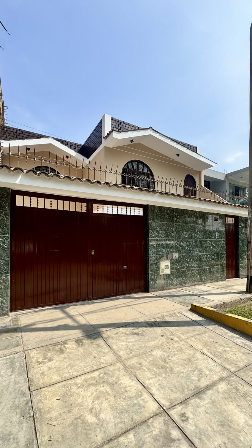 Jr. Pimentel N. 635 Urb. Sa Felipe, Comas - 256 m2 - 5 habitaciones</h3>
